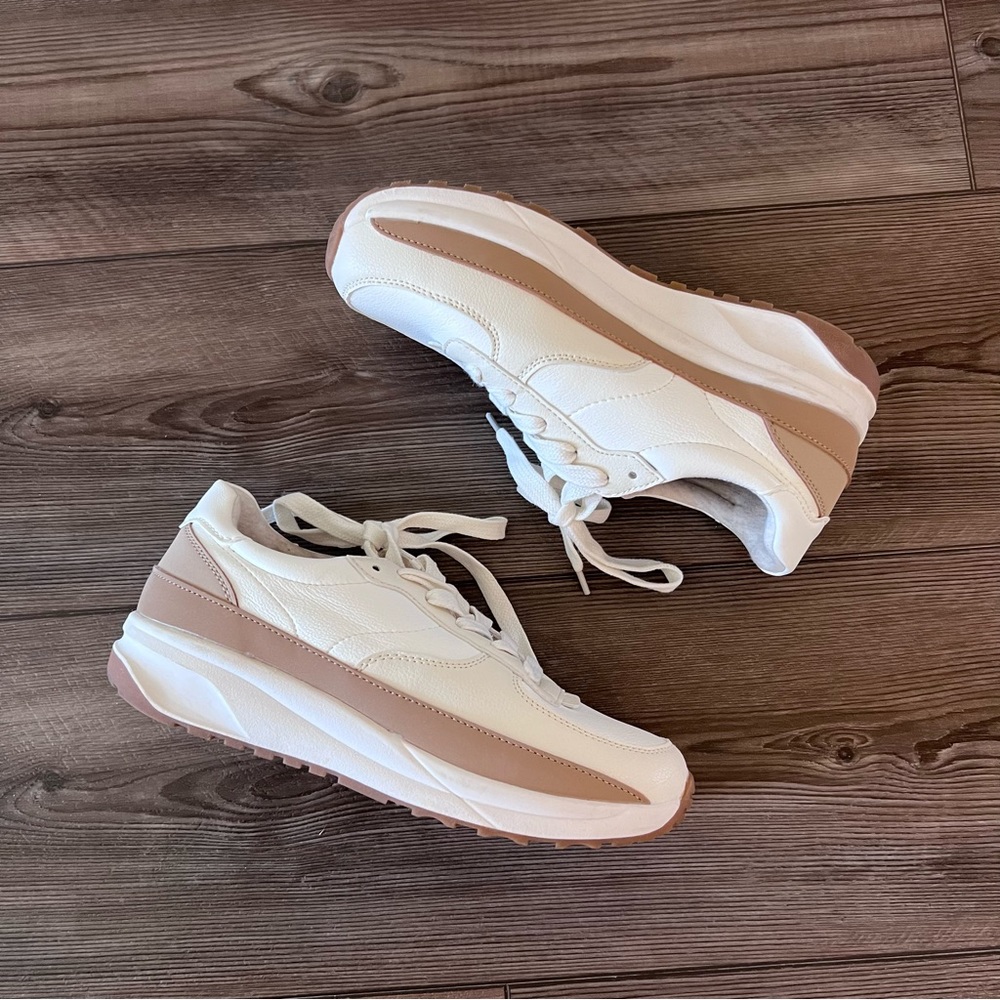Cushionaire Women’s Retro Vegan Leather Tan White Sneaker 6.5 Wide Memory Foam